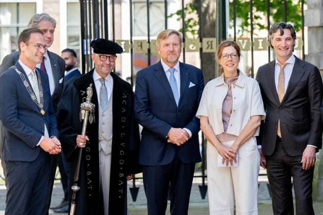Leiden, The Netherlands, 2026-06-18 15:11:05 LEIDEN, 18-06-2026, Leiden University At the invitation of King Willem-Alexander and Queen Maxima, Emperor Naruhito of Japan is paying a state visit to the Netherlands. Emperor Naruhito is accompanied by Her Majesty Empress Masako. The state visit is a confirmation of the close and historic relationship between Japan and the Netherlands. The countries share 426 years of bilateral relations. PHOTO: NLBeeld Patrick van Emst In the photo: Emperor Naruhito and King Willem-Alexander visit Leiden University. In the Academy Building, they visit a temporary exhibition of objects from various Leiden Japan collections, the Sweat Room where graduates sign their names, and the Senate Chamber. Credit: NL  Copyright: xx x
