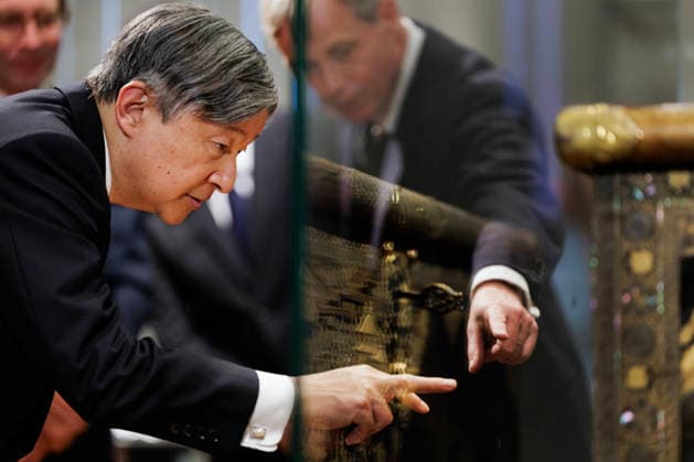 18-06-2026 Amsterdam Queen Maxima and Emperor Naruhito of Japan with a 17th-century Japanese lacquer chest (17de-eeuwse Japanse lakkist) while visiting the Rijksmuseum in Amsterdam on the 2nd day of the 3 day statevisit to the Netherlands. Â  Copyright: xPPEx