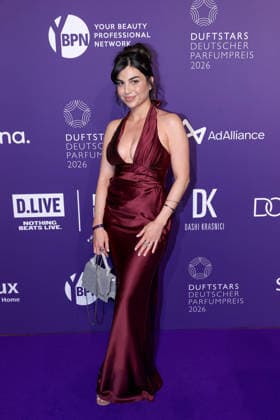18.06.2026, Nihan Sen (Influencerin) auf dem Purple Carpet bei den Verleihung des DUFTSTARS Award in den Rheinterrassen Düsseldorf. Der Deutscher Parfumpreis DUFTSTARS 2026 zählen zu den renommiertesten Beautyawards und Duft-Awards Deutschlands. Nordrhein-Westfalen Deutschland *** June 18, 2026, Nihan Sen, influencer, on the Purple Carpet at the DUFTSTARS Awards ceremony at the Rheinterrassen in Düsseldorf. The DUFTSTARS 2026 German Perfume Awards are among the most prestigious beauty and fragrance awards in Germany, North Rhine-Westphalia, Germany,detected_source_language