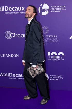 18.06.2026, Julian Daynov (Trendscout und Influencer) auf dem Purple Carpet bei den Verleihung des DUFTSTARS Award in den Rheinterrassen Düsseldorf. Der Deutscher Parfumpreis DUFTSTARS 2026 zählen zu den renommiertesten Beautyawards und Duft-Awards Deutschlands. Nordrhein-Westfalen Deutschland *** June 18, 2026, Julian Daynov, trend scout and influencer, on the Purple Carpet at the DUFTSTARS Awards ceremony at the Rheinterrassen in Düsseldorf. The German perfume award DUFTSTARS 2026 is one of the most prestigious beauty and fragrance awards in Germany, North Rhine-Westphalia, Germany,detected_source_language