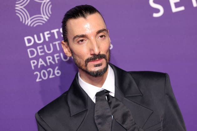 18.06.2026, Julian Daynov (Trendscout und Influencer) auf dem Purple Carpet bei den Verleihung des DUFTSTARS Award in den Rheinterrassen Düsseldorf. Der Deutscher Parfumpreis DUFTSTARS 2026 zählen zu den renommiertesten Beautyawards und Duft-Awards Deutschlands. Nordrhein-Westfalen Deutschland *** June 18, 2026, Julian Daynov, trend scout and influencer, on the Purple Carpet at the DUFTSTARS Awards ceremony at the Rheinterrassen in Düsseldorf. The German perfume award DUFTSTARS 2026 is one of the most prestigious beauty and fragrance awards in Germany, North Rhine-Westphalia, Germany,detected_source_language