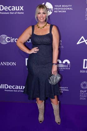 18.06.2026, Angelina Kirsch (Fernsehmoderatorin und Curvy-Model) auf dem Purple Carpet bei den Verleihung des DUFTSTARS Award in den Rheinterrassen Düsseldorf. Der Deutscher Parfumpreis DUFTSTARS 2026 zählen zu den renommiertesten Beautyawards und Duft-Awards Deutschlands. Nordrhein-Westfalen Deutschland *** June 18, 2026, Angelina Kirsch, TV host and plus-size model, on the Purple Carpet at the DUFTSTARS Awards ceremony at the Rheinterrassen in Düsseldorf. The German perfume award DUFTSTARS 2026 is one of the most prestigious beauty and fragrance awards in Germany, North Rhine-Westphalia, Germany,detected_source_language