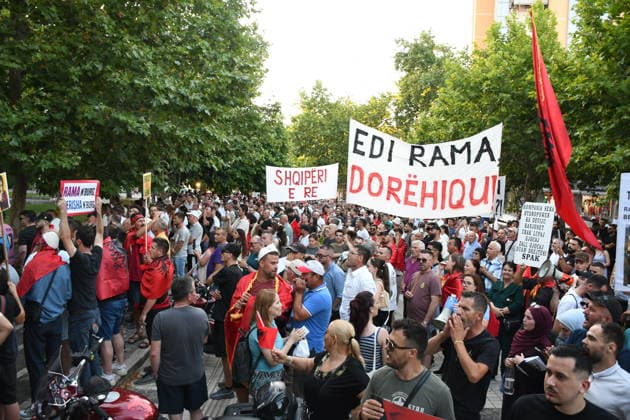 Anti-tourism project protests continue for 19th day in Albania TIRANA, ALBANIA - JUNE 18: Protests against a planned tourism project in the Zvernec area of the coastal city of Vlora continue for a 19th consecutive day in Tirana, Albania on June 18, 2026. Demonstrators gathered in Skanderbeg Square under the slogan Albania is not for sale, with a large number of participants joining the rally. Protesters opposed the reported sale of a beach in Zvernec as part of a tourism project allegedly linked to Ivanka Trump and Jared Kushner. Carrying banners, placards, and Albanian flags, demonstrators marched along the Boulevard of the Martyrs of the Nation toward the Prime Minister’s Office. Olsi Shehu Anadolu Tirana Albania. Editorial use only.  Copyright: x2026xAnadoluxOlsixShehux