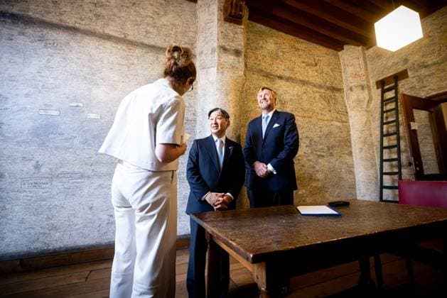 Dutch Royals receive Japan for state visit, day 2, Amsterdam, Netherlands 18 Jun 2026 King Willem-Alexander and Emperor Naruhito during a visit to Leiden University on the second day of the Japanese Emperor s three-day state visit to the Netherlands. Leiden The Netherlands  Copyright: xDPPA PVKx