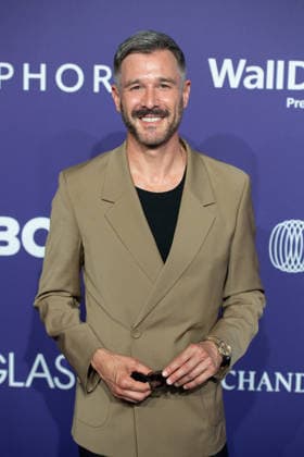 Jochen SCHROPP, Moderator, Portraet, Porträt, Portrait, Angeschnittenes Einzelbild, Einzelmotiv, Roter Teppich, Red Carpet Show, Purple Carpet, Ankunft, arrival, bei den DUFTSTARS 2026 - Deutscher Parfumpreis Verleihung des deutschen Parfumpreises DUFTSTARS durch die Fragrance Foundation am 18.06.2026, Rheinterrassen, Duesseldorf. *** Jochen SCHROPP, Host, Portrait, Cropped Single Image, Single Subject, Red Carpet, Red Carpet Show, Purple Carpet, Arrival, at the DUFTSTARS 2026 German Perfume Awards Ceremony for the DUFTSTARS German Perfume Awards hosted by the Fragrance Foundation on June 18, 2026, Rheinterrassen, Düsseldorf,detected_source_language