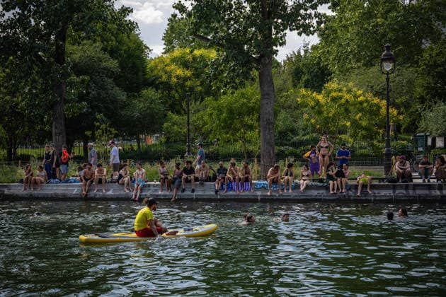 (260618) -- PARIS, June 18, 2026 -- People swim in the Saint-Martin Canal to cool off during hot weather in Paris, France, June 18, 2026. (Photo by Xinhua) FRANCE-PARIS-HEATWAVE AurelienxMorissard 