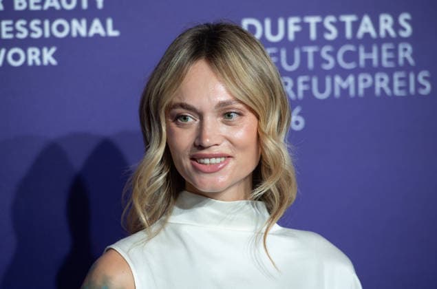 Olga LOEFFLER, Löffler, Model, Influencerin, Portraet, Porträt, Portrait, Angeschnittenes Einzelbild, Einzelmotiv, Roter Teppich, Red Carpet Show, Purple Carpet, Ankunft, arrival, bei den DUFTSTARS 2026 - Deutscher Parfumpreis Verleihung des deutschen Parfumpreises DUFTSTARS durch die Fragrance Foundation am 18.06.2026, Rheinterrassen, Duesseldorf. *** Olga LOEFFLER, Löffler, model, influencer, portrait, cropped single image, single subject, red carpet, Red Carpet Show, Purple Carpet, Arrival, at the DUFTSTARS 2026 German Perfume Awards Ceremony hosted by the Fragrance Foundation on June 18, 2026, Rheinterrassen, Düsseldorf,detected_source_language