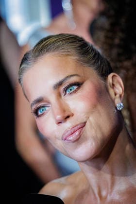 18.06.2026. Düsseldorf. Sylvie Meis am Purple Carpet bei der Verleihung des Deutschen Parfumpreises DUFTSTARS 2026 in der Düsseldorfer Rheinterrasse. Die DUFTSTARS zählen zu den renommiertesten Beauty- und Duft-Awards Deutschlands und bringen jedes Jahr Persönlichkeiten aus Beauty, Fashion, Medien und Entertainment zusammen. Düsseldorf Rheinterrasse Nordrhein-Westfalen Deutschland *** June 18, 2026, Düsseldorf