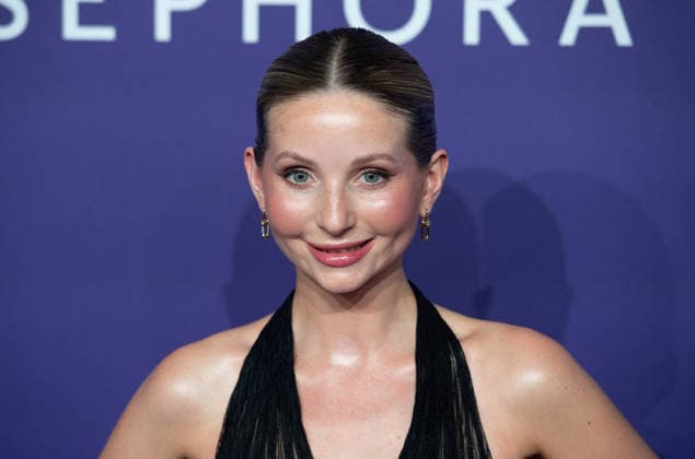 Anna HILTROP, Model, Portraet, Porträt, Portrait, Angeschnittenes Einzelbild, Einzelmotiv, Roter Teppich, Red Carpet Show, Purple Carpet, Ankunft, arrival, bei den DUFTSTARS 2026 - Deutscher Parfumpreis Verleihung des deutschen Parfumpreises DUFTSTARS durch die Fragrance Foundation am 18.06.2026, Rheinterrassen, Duesseldorf. *** Anna HILTROP, Model, Portrait, Cropped Single Image, Single Motif, Red Carpet, Red Carpet Show, Purple Carpet, Arrival, at the DUFTSTARS 2026 German Perfume Awards Ceremony for the DUFTSTARS German Perfume Awards hosted by the Fragrance Foundation on June 18, 2026, Rheinterrassen, Düsseldorf,detected_source_language