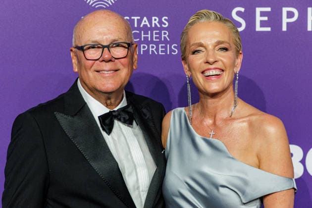 18.06.2026. Düsseldorf. Wolfgang und Gina Drewalowski am Purple Carpet bei der Verleihung des Deutschen Parfumpreises DUFTSTARS 2026 in der Düsseldorfer Rheinterrasse. Die DUFTSTARS zählen zu den renommiertesten Beauty- und Duft-Awards Deutschlands und bringen jedes Jahr Persönlichkeiten aus Beauty, Fashion, Medien und Entertainment zusammen. Düsseldorf Rheinterrasse Nordrhein-Westfalen Deutschland *** June 18, 2026, Düsseldorf
