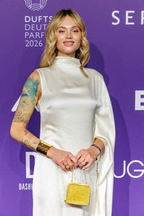 18.06.2026. Düsseldorf. Olga Löffler am Purple Carpet bei der Verleihung des Deutschen Parfumpreises DUFTSTARS 2026 in der Düsseldorfer Rheinterrasse. Die DUFTSTARS zählen zu den renommiertesten Beauty- und Duft-Awards Deutschlands und bringen jedes Jahr Persönlichkeiten aus Beauty, Fashion, Medien und Entertainment zusammen. Düsseldorf Rheinterrasse Nordrhein-Westfalen Deutschland *** June 18, 2026, Düsseldorf