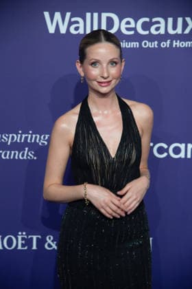 Anna HILTROP, Model, Portraet, Porträt, Portrait, Angeschnittenes Einzelbild, Einzelmotiv, Roter Teppich, Red Carpet Show, Purple Carpet, Ankunft, arrival, bei den DUFTSTARS 2026 - Deutscher Parfumpreis Verleihung des deutschen Parfumpreises DUFTSTARS durch die Fragrance Foundation am 18.06.2026, Rheinterrassen, Duesseldorf. *** Anna HILTROP, Model, Portrait, Cropped Single Image, Single Subject, Red Carpet, Red Carpet Show, Purple Carpet, Arrival, at the DUFTSTARS 2026 German Perfume Awards Ceremony for the DUFTSTARS German Perfume Awards hosted by the Fragrance Foundation on June 18, 2026, Rheinterrassen, Düsseldorf,detected_source_language