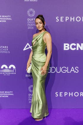 18.06.2026. Düsseldorf. Lara Runarsson am Purple Carpet bei der Verleihung des Deutschen Parfumpreises DUFTSTARS 2026 in der Düsseldorfer Rheinterrasse. Die DUFTSTARS zählen zu den renommiertesten Beauty- und Duft-Awards Deutschlands und bringen jedes Jahr Persönlichkeiten aus Beauty, Fashion, Medien und Entertainment zusammen. Düsseldorf Rheinterrasse Nordrhein-Westfalen Deutschland *** June 18, 2026, Düsseldorf