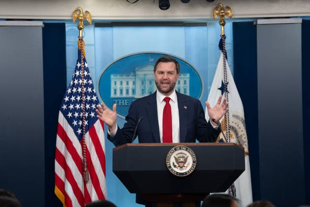 June 18, 2026, Washington, District of Columbia, USA: Vice President JD VANCE briefs the press corps in the White House briefing room about the recently agreed US-Iran Memorandum of Understanding (MOU). Washington USA  - ZUMAl312 20260616_znp_l312_041 Copyright: xAndrewxLeydenx