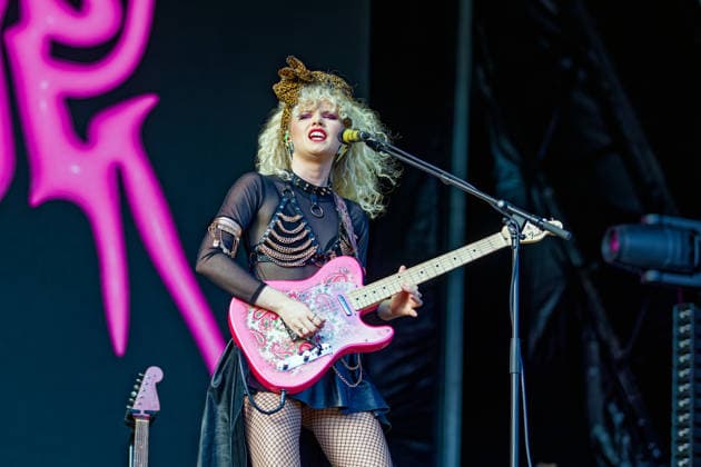 June 18, 2026, Northwich, United Kingdom: CORTNEY DIXON ( Lead Guitar & Backing Vocals) of Du Blonde performing at Delamere Forest, Cheshire UK as part of the annual Forest Live summer concert series. Northwich United Kingdom  - ZUMAp211 20260618_aap_p211_041 Copyright: xAndyxVonxPipx