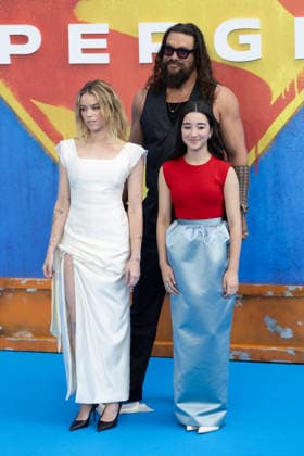 UK Sneak Peak Fan Event for SUPERGIRL in London - 18 Jun 2026 (L-R), Milly Alcock, Jason Momoa and Eve Ridley attend the UK Sneak Peak Fan Event for SUPERGIRL at Cineworld. London United Kingdom Copyright: xPhilxLewisx xSOPAxImagesx MillyAlcockJasonMomoaEveRidley-7108