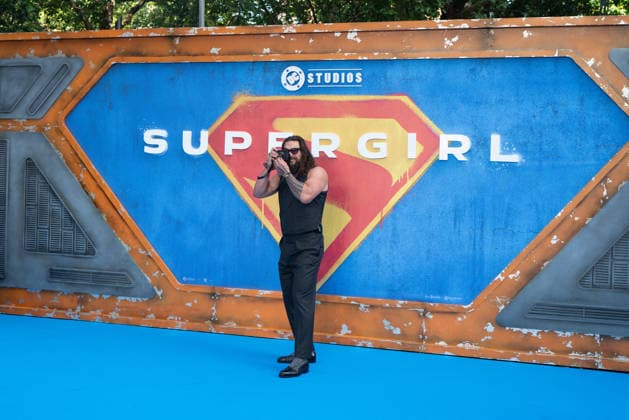 June 18, 2026, London, United Kingdom: Jason Momoa taking photo s of the photographers at the UK Sneak Peak Fan Event for SUPERGIRL at Cineworld. London United Kingdom - ZUMAs197 20260618_aaa_s197_280 Copyright: xPhilxLewisx