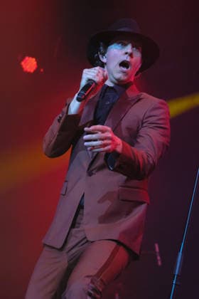 Paul Smith performs at the Isle of Wight festival in Newport, UK - 18 Jun 2026 Paul Smith, lead singer and songwriter with British rock band Maximo Park performing live on stage at Isle of Wight festival. Maxïmo Park are an English alternative rock band formed in 2000 in .The band currently consists of Paul Smith (lead vocals), Duncan Lloyd (guitar, bass, keyboards, backing vocals), and Tom English (drums) Newport United Kingdom Copyright: xDawnxFletcher-Parkx xSOPAxImagesx DSCF3879