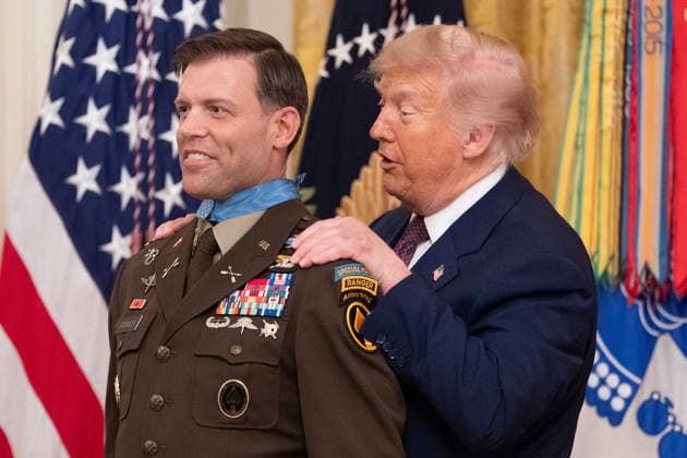 June 18, 2026, Washington, District Of Columbia, USA: United States President Donald Trump awards Major Nicholas Dockery the Medal of Honor during a ceremony in the East Room of the White House in Washington, DC, USA, on Thursday, June 18, 2026 Washington USA - ZUMAs152 20260618_faa_s152_049 Copyright: xAaronxSchwartzx-xPoolxviaxCNPx