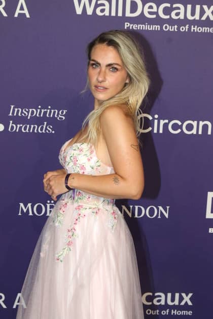 Sarah Mangione bei der Verleihung des Deutschen Parfumpreises Duftstars 2026 auf der Rheinterrasse Düsseldorf. Düsseldorf, 18.06.2026 *** Sarah Mangione at the 2026 Duftstars German Fragrance Awards ceremony on the Rheinterrasse in Düsseldorf, Düsseldorf, June 18, 2026,detected_source_language Copyright: xAgenturxMatthiasxWehnertx xM.xGränzdörferx