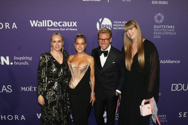 Sylvie Meis und Gäste bei der Verleihung des Deutschen Parfumpreises Duftstars 2026 auf der Rheinterrasse Düsseldorf. Düsseldorf, 18.06.2026 *** Sylvie Meis and guests at the 2026 Duftstars German Perfume Awards ceremony at the Rheinterrasse in Düsseldorf, Düsseldorf, June 18, 2026,detected_source_language Copyright: xAgenturxMatthiasxWehnertx xM.xGränzdörferx