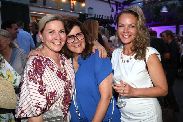 Aleksandra Bechtel, Pamela Kretschmar and Eva Brenner attend the German Entertainment Award ceremony on June 18, 2026, in Cologne, Geermany Deutscher Entertainment Award in Cologne, Germany *** Aleksandra Bechtel, Pamela Kretschmar, and Eva Brenner attend the German Entertainment Award ceremony on June 18, 2026, in Cologne, Germany. German Entertainment Award in Cologne, Germany,detected_source_language