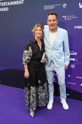 Valerie Niehaus and Rolf Hellgardt attend the German Entertainment Award ceremony on June 18, 2026, in Cologne, Germany Deutscher Entertainment Award in Cologne, Germany *** Valerie Niehaus and Rolf Hellgardt attend the German Entertainment Award ceremony on June 18, 2026, in Cologne, Germany German Entertainment Award in Cologne, Germany,detected_source_language