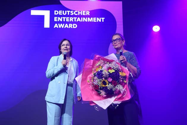 lle Muentefering and Andrea Schoenhuber-Majewski attend the German Entertainment Award ceremony on June 18, 2026, in Cologne, Germany Deutscher Entertainment Award in Cologne, Germany *** lle Muentefering and Andrea Schoenhuber Majewski attend the German Entertainment Award ceremony on June 18, 2026, in Cologne, Germany German Entertainment Award in Cologne, Germany,detected_source_language