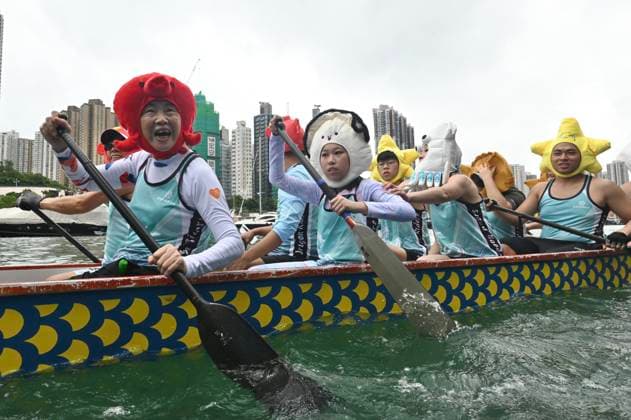 News Bilder des Tages RECORD DATE NOT STATED HONG KONG-CULTURE DRAGON BOAT FESTIVAL Cosplayers cosplaying Seafood on a dragon boat race in Aberdeen Promenade at Dragon Boat Festival (Tuen Ng festival), Hong Kong, June 19, 2026. NEXPHER Kobe Li Hong Kong