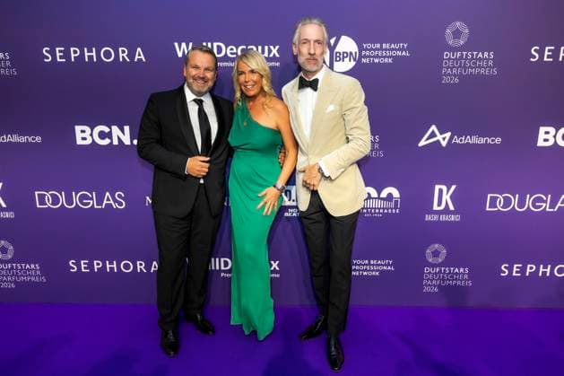 ABB DUFTSTARS-Udo Heuse, Fragrance Foundation Germany, Gast Andreas Fuhlisch Fragrance Foundation Germany, zu Gast auf dem blauen Teppich bei der Verleihung des Deutschen Parfumpreises Duftstars 2026 auf der Rheinterrasse am 18.06.2026 in Duesseldorf NRW Deutschland *** ABB DUFTSTARS Udo Heuse, Fragrance Foundation Germany, guest Andreas Fuhlisch of the Fragrance Foundation Germany, appearing on the blue carpet at the 2026 Duftstars German Perfume Awards ceremony on the Rheinterrasse on June 18, 2026, in Düsseldorf, North Rhine-Westphalia, Germany,detected_source_language