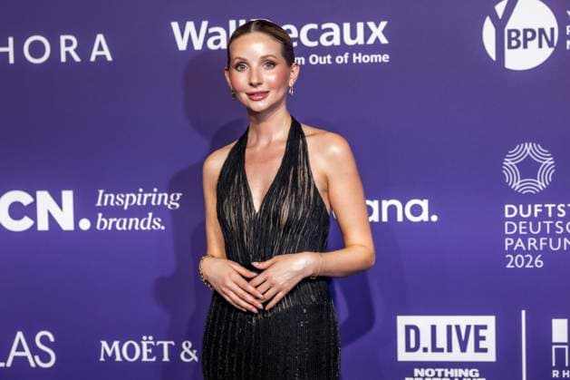 ABB DUFTSTARS- Anna Hiltrop Model zu Gast auf dem blauen Teppich bei der Verleihung des Deutschen Parfumpreises Duftstars 2026 auf der Rheinterrasse am 18.06.2026 in Duesseldorf NRW Deutschland *** ABB DUFTSTARS