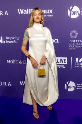 ABB DUFTSTARS- Olga Loeffler zu Gast auf dem blauen Teppich bei der Verleihung des Deutschen Parfumpreises Duftstars 2026 auf der Rheinterrasse am 18.06.2026 in Duesseldorf NRW Deutschland *** ABB DUFTSTARS