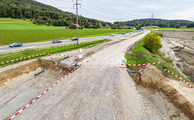 Drone footage of the major infrastructure construction site in G Glattfelden, Switzerland, 29th Sept 2024: Drone footage of the major construction site at the Chrüzstrasse roundabout. The expansion of Schaffhauserstrasse in the Zurich lowlands shows the current construction progress and the future traffic flow from above. *** Drone footage of the major infrastructure construction site in G Glattfelden, Switzerland, September 29, 2024. Drone footage of the major construction site at the Chrüzstrasse roundabout. The expansion of Schaffhauserstrasse in the Zurich lowlands shows the current construction progress and the future traffic flow from above.,detected_source_language Copyright: xAndreasxHaasx