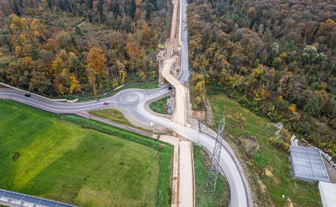 Drone footage of the major infrastructure construction site in G Glattfelden, Switzerland, 3rd Nov 2024: Drone footage of the major construction site at the Chrüzstrasse roundabout. The expansion of Schaffhauserstrasse in the Zurich lowlands shows the current construction progress and the future traffic flow from above. *** Drone footage of the major infrastructure construction site in G Glattfelden, Switzerland, November 3, 2024. Drone footage of the major construction site at the Chrüzstrasse roundabout. The expansion of Schaffhauserstrasse in the Zurich lowlands shows the current construction progress and the future traffic flow from above.,detected_source_language Copyright: xAndreasxHaasx