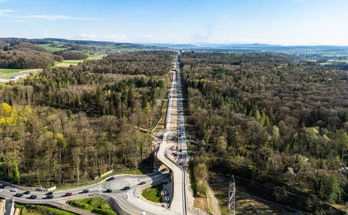 Drone footage of the major infrastructure construction site in G Glattfelden, Switzerland, 5th Apr 2025: Drone footage of the major construction site at the Chrüzstrasse roundabout. The expansion of Schaffhauserstrasse in the Zurich lowlands shows the current construction progress and the future traffic flow from above. *** Drone footage of the major infrastructure construction site in G Glattfelden, Switzerland, April 5, 2025. Drone footage of the major construction site at the Chrüzstrasse roundabout. The expansion of Schaffhauserstrasse in the Zurich lowlands shows the current construction progress and the future traffic flow from above.,detected_source_language Copyright: xAndreasxHaasx