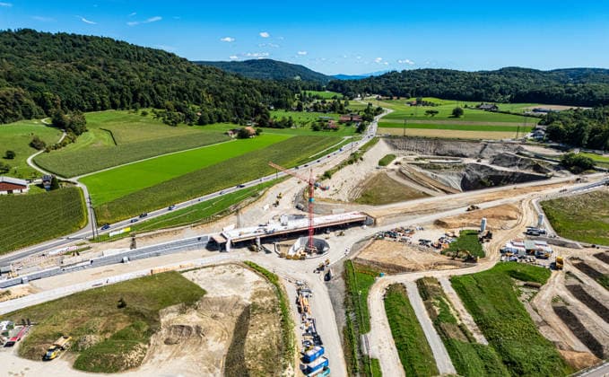 Drone footage of the major infrastructure construction site in G Glattfelden, Switzerland, 6th Sep 2025: Drone footage of the major construction site at the Chrüzstrasse roundabout. The expansion of Schaffhauserstrasse in the Zurich lowlands shows the current construction progress and the future traffic flow from above. *** Drone footage of the major infrastructure construction site in G Glattfelden, Switzerland, September 6, 2025. Drone footage of the major construction site at the Chrüzstrasse roundabout. The expansion of Schaffhauserstrasse in the Zurich lowlands shows the current construction progress and the future traffic flow from above.,detected_source_language Copyright: xAndreasxHaasx