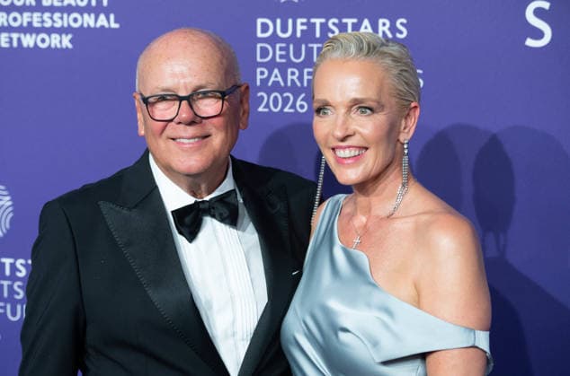 Wolfgang und Gina DREWALOWSKI, Model Portraet, Porträt, Portrait, Angeschnittenes Einzelbild, Einzelmotiv, Roter Teppich, Red Carpet Show, Purple Carpet, Ankunft, arrival, bei den DUFTSTARS 2026 - Deutscher Parfumpreis Verleihung des deutschen Parfumpreises DUFTSTARS durch die Fragrance Foundation am 18.06.2026, Rheinterrassen, Duesseldorf. *** Wolfgang and Gina DREWALOWSKI, Model Portrait, Portrait, Cropped Single Image, Single Motif, Red Carpet, Red Carpet Show, Purple Carpet, Arrival, at the DUFTSTARS 2026 German Perfume Awards Ceremony for the DUFTSTARS German Perfume Awards hosted by the Fragrance Foundation on June 18, 2026, Rheinterrassen, Düsseldorf,detected_source_language