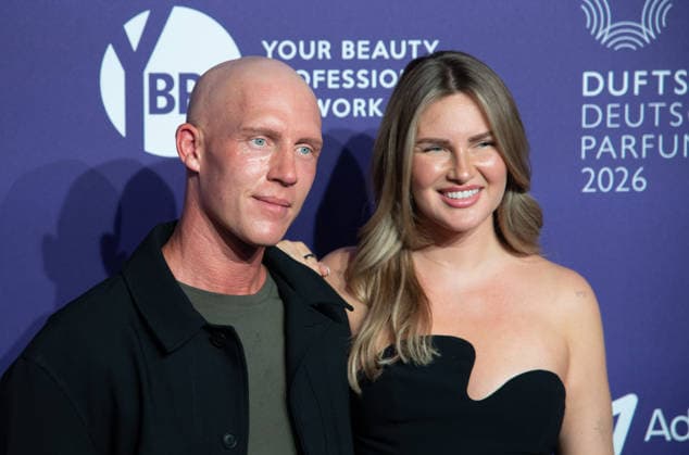 Tobias WOLF, Influencer, Maren WOLF, Influencerin, Roter Teppich, Red Carpet Show, Purple Carpet, Ankunft, arrival, bei den DUFTSTARS 2026 - Deutscher Parfumpreis Verleihung des deutschen Parfumpreises DUFTSTARS durch die Fragrance Foundation am 18.06.2026, Rheinterrassen, Duesseldorf. *** Tobias WOLF, influencer, Maren WOLF, influencer, Red Carpet, Red Carpet Show, Purple Carpet, Arrival, at the DUFTSTARS 2026 German Perfume Awards Ceremony for the German Perfume Award DUFTSTARS hosted by the Fragrance Foundation on June 18, 2026, Rheinterrassen, Düsseldorf,detected_source_language