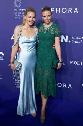 Valentina GUENNEWIG, Günnewig, und Nena BROCKHAUS, Journalistin, Portraet, Porträt, Portrait, Angeschnittenes Einzelbild, Einzelmotiv, Roter Teppich, Red Carpet Show, Purple Carpet, Ankunft, arrival, bei den DUFTSTARS 2026 - Deutscher Parfumpreis Verleihung des deutschen Parfumpreises DUFTSTARS durch die Fragrance Foundation am 18.06.2026, Rheinterrassen, Duesseldorf. *** Valentina GUENNEWIG, Günnewig, and Nena BROCKHAUS, journalist, portrait, close-up, single image, single subject, red carpet, Red Carpet Show, Purple Carpet, Arrival, at the DUFTSTARS 2026 German Perfume Awards Ceremony for the DUFTSTARS German Perfume Awards hosted by the Fragrance Foundation on June 18, 2026, Rheinterrassen, Düsseldorf,detected_source_language