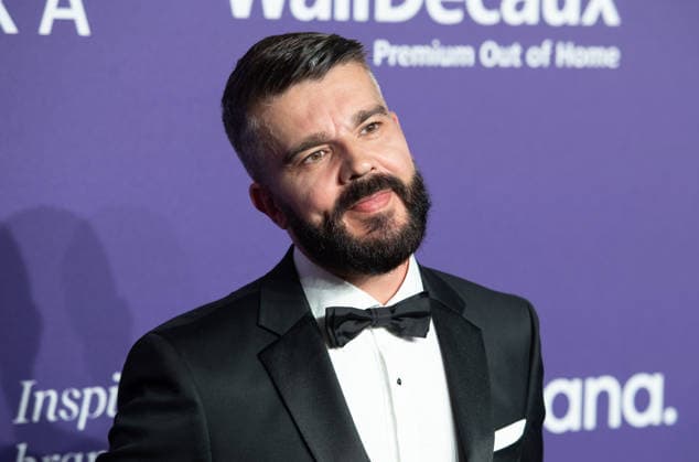 Patrik LOEB, DerDuftDude, Portraet, Porträt, Portrait, Angeschnittenes Einzelbild, Einzelmotiv, Roter Teppich, Red Carpet Show, Purple Carpet, Ankunft, arrival, bei den DUFTSTARS 2026 - Deutscher Parfumpreis Verleihung des deutschen Parfumpreises DUFTSTARS durch die Fragrance Foundation am 18.06.2026, Rheinterrassen, Duesseldorf. *** Patrik LOEB, DerDuftDude, Portrait, Cropped Single Image, Single Motif, Red Carpet, Red Carpet Show, Purple Carpet, Arrival, at the DUFTSTARS 2026 German Perfume Awards Ceremony for the DUFTSTARS German Perfume Awards hosted by the Fragrance Foundation on June 18, 2026, Rheinterrassen, Düsseldorf,detected_source_language