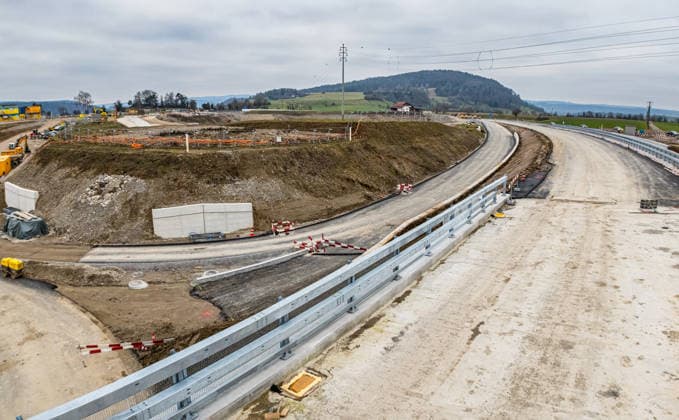Drone footage of the major infrastructure construction site in G Glattfelden, Switzerland, 25th Dec 2025: Drone footage of the major construction site at the Chrüzstrasse roundabout. The expansion of Schaffhauserstrasse in the Zurich lowlands shows the current construction progress and the future traffic flow from above. *** Drone footage of the major infrastructure construction site in G Glattfelden, Switzerland, December 25, 2025. Drone footage of the major construction site at the Chrüzstrasse roundabout. The expansion of Schaffhauserstrasse in the Zurich lowlands shows the current construction progress and the future traffic flow from above.,detected_source_language Copyright: xAndreasxHaasx