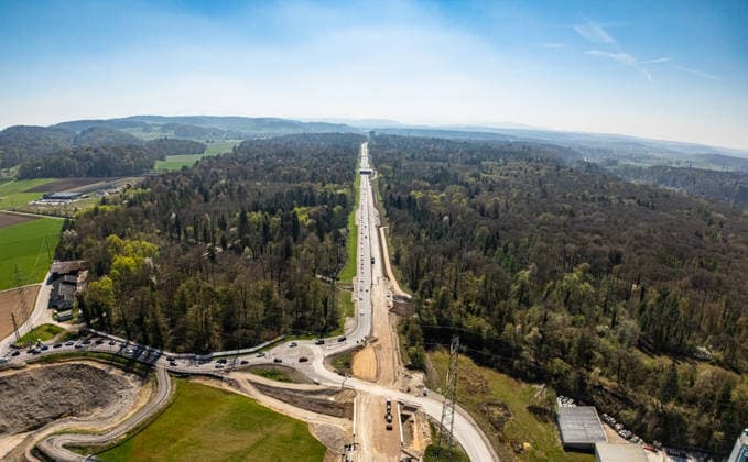 Drone footage of the major infrastructure construction site in G Glattfelden, Switzerland, 11th Apr 2026: Drone footage of the major construction site at the Chrüzstrasse roundabout. The expansion of Schaffhauserstrasse in the Zurich lowlands shows the current construction progress and the future traffic flow from above. *** Drone footage of the major infrastructure construction site in G Glattfelden, Switzerland, April 11, 2026. Drone footage of the major construction site at the Chrüzstrasse roundabout. The expansion of Schaffhauserstrasse in the Zurich lowlands shows the current construction progress and the future traffic flow from above.,detected_source_language Copyright: xAndreasxHaasx