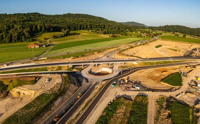 Drone footage of the major infrastructure construction site in G Glattfelden, Switzerland, 25th May 2026: Drone footage of the major construction site at the Chrüzstrasse roundabout. The expansion of Schaffhauserstrasse in the Zurich lowlands shows the current construction progress and the future traffic flow from above. *** Drone footage of the major infrastructure construction site in G Glattfelden, Switzerland, May 25, 2026. Drone footage of the major construction site at the Chrüzstrasse roundabout. The expansion of Schaffhauserstrasse in the Zurich lowlands shows the current construction progress and the future traffic flow from above.,detected_source_language Copyright: xAndreasxHaasx