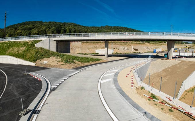 Drone footage of the major infrastructure construction site in G Glattfelden, Switzerland, 7th Jun 2025: Drone footage of the major construction site at the Chrüzstrasse roundabout. The expansion of Schaffhauserstrasse in the Zurich lowlands shows the current construction progress and the future traffic flow from above. *** Drone footage of the major infrastructure construction site in G Glattfelden, Switzerland, June 7, 2025. Drone footage of the major construction site at the Chrüzstrasse roundabout. The expansion of Schaffhauserstrasse in the Zurich lowlands shows the current construction progress and the future traffic flow from above.,detected_source_language Copyright: xAndreasxHaasx