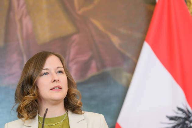 Â photonews.at - Wien, 19.06.2026. Die Integrationsministerin stellt im Bundeskanzleramt das Budget ihres Ressorts vor. Im Rahmen einer Pressekonferenz informiert sie über die budgetären Schwerpunkte im Bereich Integration sowie die geplanten Maßnahmen der Bundesregierung. PHOTO: Kanzlerantministerin für Integration, Familie, Jugend und EU-Agenden Claudia Bauer (ÖVP) Austria s Minister for Integration presents the ministry s budget at the Federal Chancellery in Vienna. During a press conference, she outlines the government s funding priorities and planned measures in the field of integration. Integration, Integrationspolitik, Integrationsbudget, Budget, Bundesregierung, Bundeskanzleramt, Haushalt, budget, integration policy, Clau 