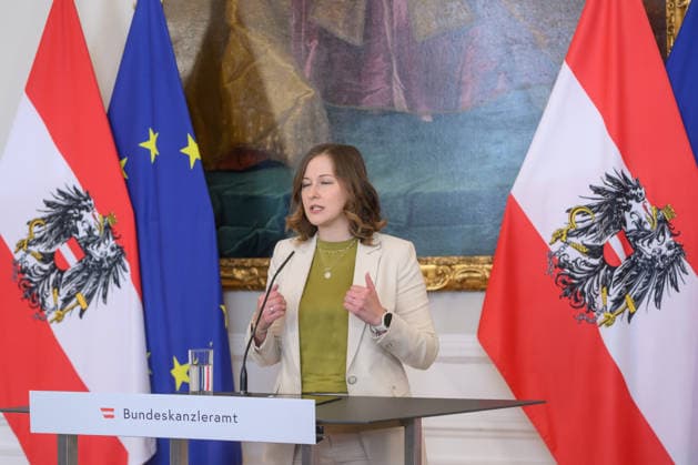 Â photonews.at - Wien, 19.06.2026. Die Integrationsministerin stellt im Bundeskanzleramt das Budget ihres Ressorts vor. Im Rahmen einer Pressekonferenz informiert sie über die budgetären Schwerpunkte im Bereich Integration sowie die geplanten Maßnahmen der Bundesregierung. PHOTO: Kanzlerantministerin für Integration, Familie, Jugend und EU-Agenden Claudia Bauer (ÖVP) Austria s Minister for Integration presents the ministry s budget at the Federal Chancellery in Vienna. During a press conference, she outlines the government s funding priorities and planned measures in the field of integration. Integration, Integrationspolitik, Integrationsbudget, Budget, Bundesregierung, Bundeskanzleramt, Haushalt, budget, integration policy, Clau 