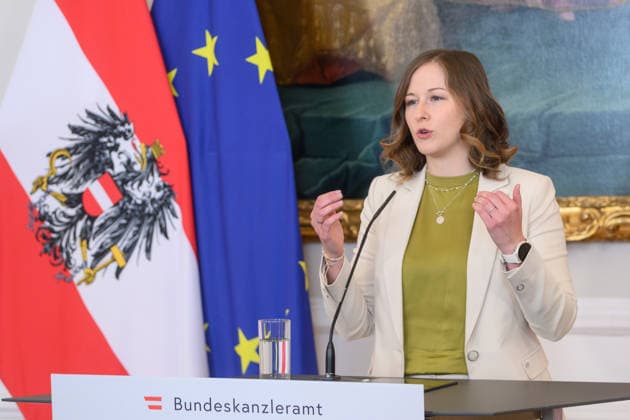 Â photonews.at - Wien, 19.06.2026. Die Integrationsministerin stellt im Bundeskanzleramt das Budget ihres Ressorts vor. Im Rahmen einer Pressekonferenz informiert sie über die budgetären Schwerpunkte im Bereich Integration sowie die geplanten Maßnahmen der Bundesregierung. PHOTO: Kanzlerantministerin für Integration, Familie, Jugend und EU-Agenden Claudia Bauer (ÖVP) Austria s Minister for Integration presents the ministry s budget at the Federal Chancellery in Vienna. During a press conference, she outlines the government s funding priorities and planned measures in the field of integration. Integration, Integrationspolitik, Integrationsbudget, Budget, Bundesregierung, Bundeskanzleramt, Haushalt, budget, integration policy, Clau 