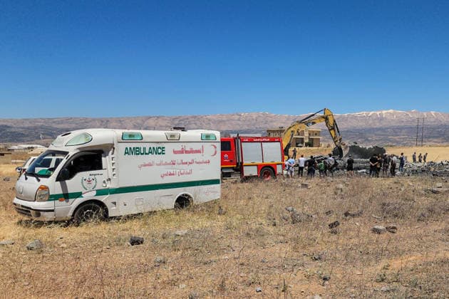 Israel renews strikes on southern, eastern Lebanon, wounds 5 in Baalbek BAALBEK, LEBANON - JUNE 19: Officials conduct search and rescue operation following Israeli attacks on a farm in the village of al-Jemaliyya, near the city of Baalbek, Lebanon on June 19, 2026. Suleiman Amhaz Anadolu Baalbek Lebanon. Editorial use only. Please get in touch for any other usage.  Copyright: x2026xAnadoluxSuleimanxAmhazx