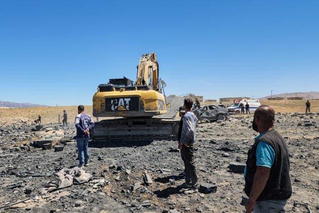 Israel renews strikes on southern, eastern Lebanon, wounds 5 in Baalbek BAALBEK, LEBANON - JUNE 19: Officials conduct search and rescue operation following Israeli attacks on a farm in the village of al-Jemaliyya, near the city of Baalbek, Lebanon on June 19, 2026. Suleiman Amhaz Anadolu Baalbek Lebanon. Editorial use only. Please get in touch for any other usage.  Copyright: x2026xAnadoluxSuleimanxAmhazx
