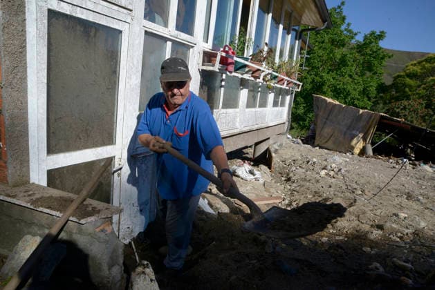 Storms Cause Flooding in Viana do Bolo and Valdeorras, Ourense A local resident helps with cleanup efforts on June 19, 2026, in A Bouza, Viana do Bolo, Ourense, Galicia, Spain The severe storms that struck yesterday in the provinces of Lugo and Ourense have left the towns of Viana do Bolo and Valdeorras with blocked roads, flooded homes, wrecked cars, and residents without drinking water. JUNE 19, 2026, A Bouza, Viana do Bolo, Ourense, A Bouza, Viana do Bolo, Ourense, Spain,detected_source_language  Copyright: xRosaxVeigax 7608656